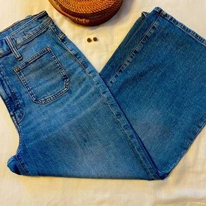Patch pocket, wide leg, cropped Madewell jeans.